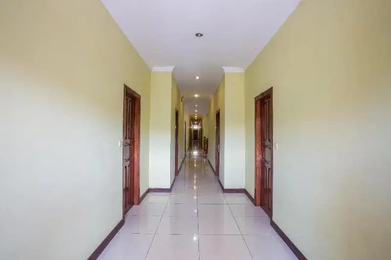 Side Walk Hotel - photo 9