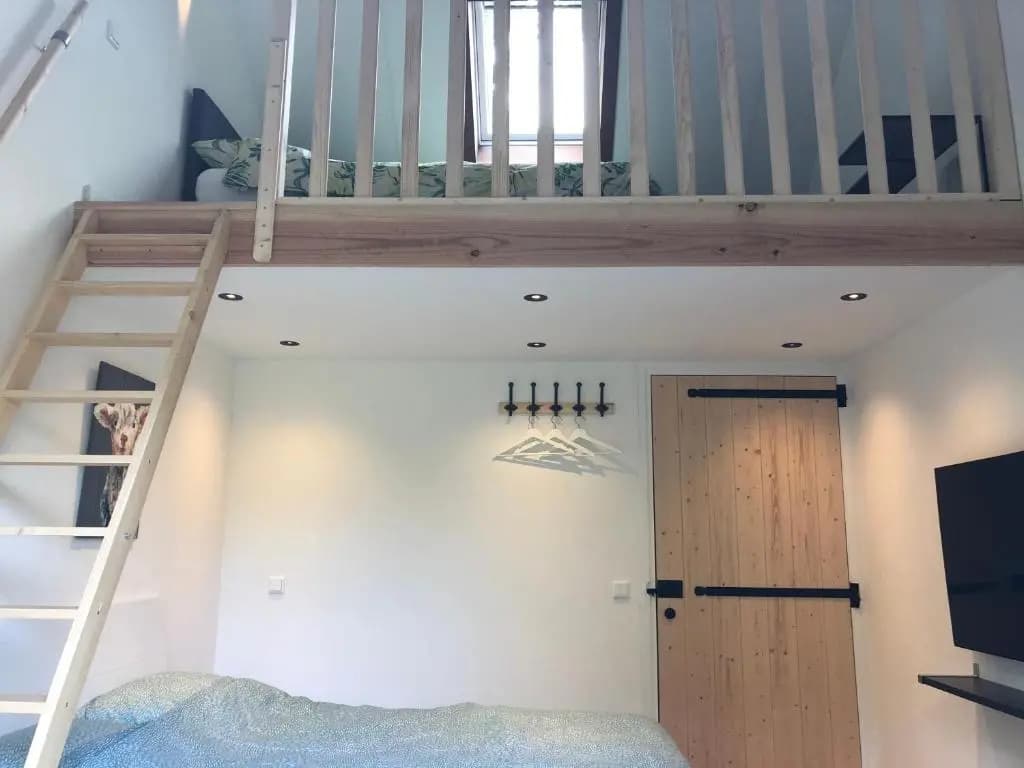Flora’s B&B - main photo