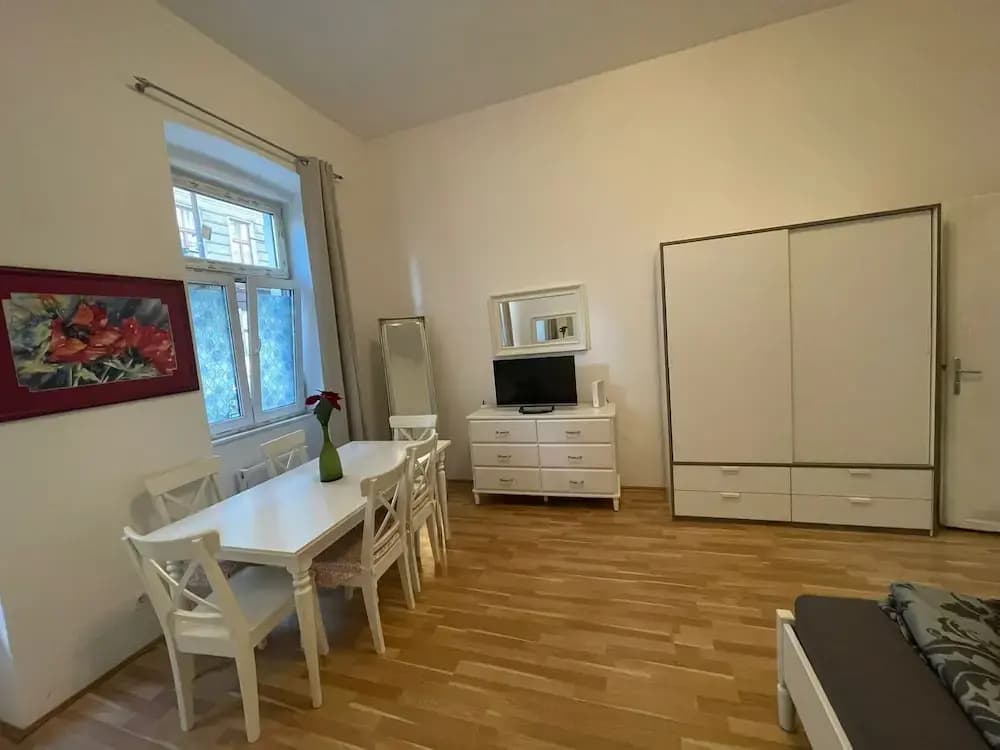 Cozy Studio Apt Near Rathausplatz - photo 8