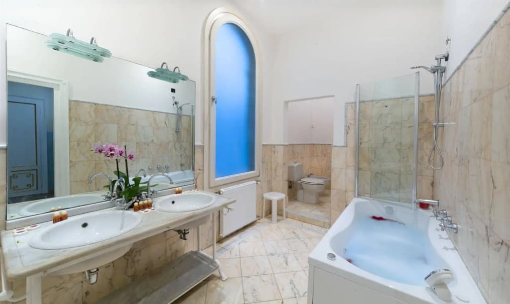 Friendly Venice Suites - photo 11