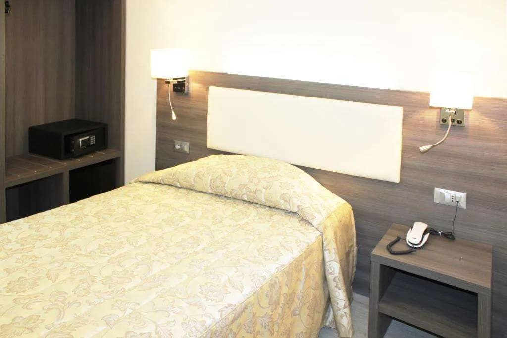 Metropoli Hotel - photo 3