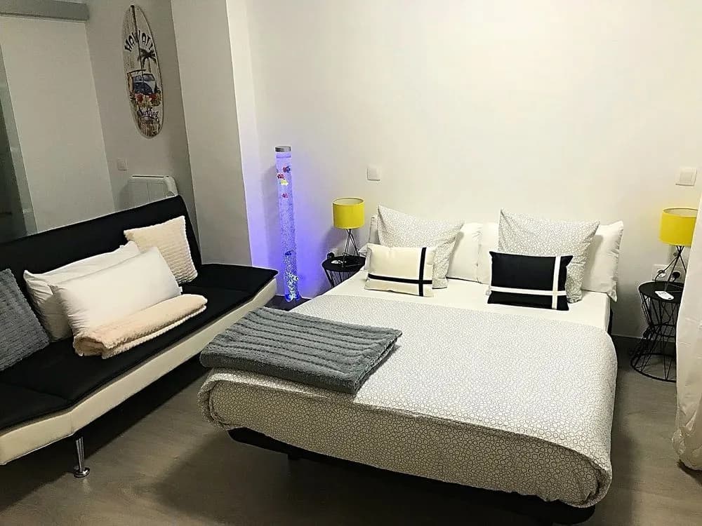 Bravo Murillo Apartment Center - photo 2