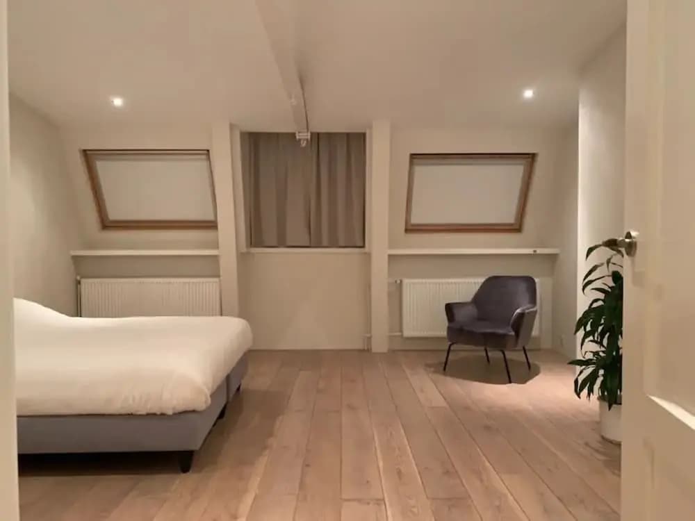 Bright Waterview Apartment - photo 6