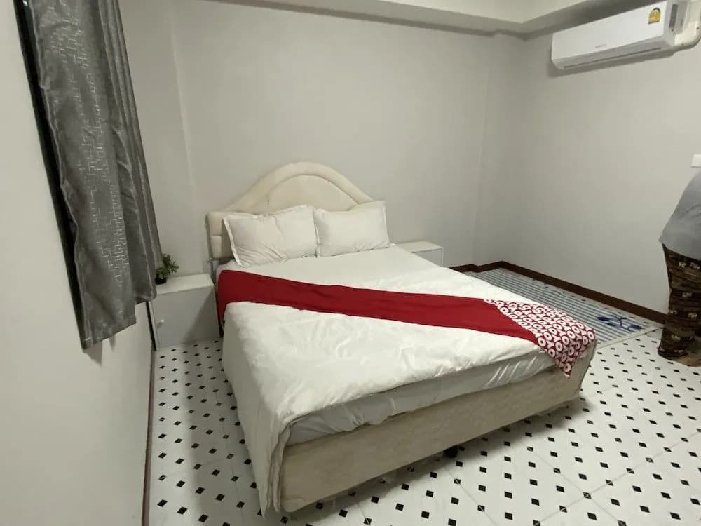 OYO 75396 Look Shine Apartment - photo 4