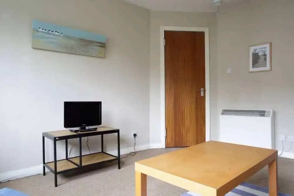 Stylish Apartment at the Edge of Meadows Park - photo 4
