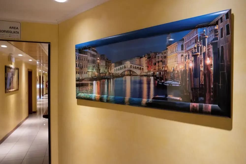 Hotel New Aurora Venice - photo 9