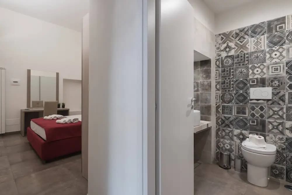 Vatican Suite 2 Levels Completely Renovated - photo 7