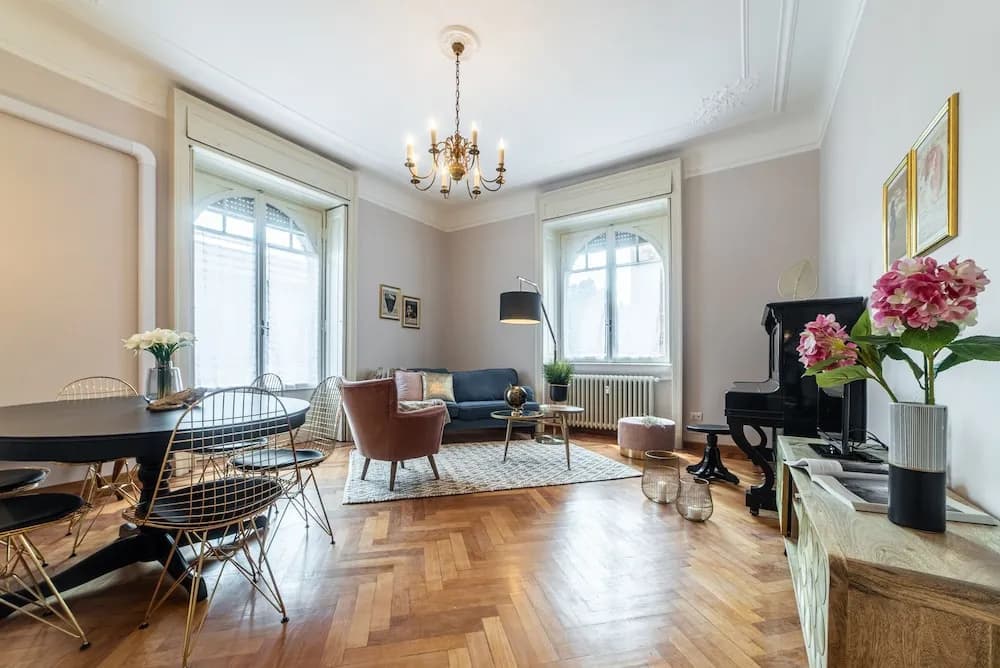 JOIVY Sophisticated Flat W/ Desk - photo 7