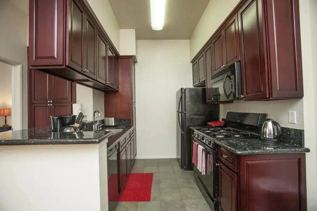 Master Housing - Strathmore Regency Apartments - photo 14