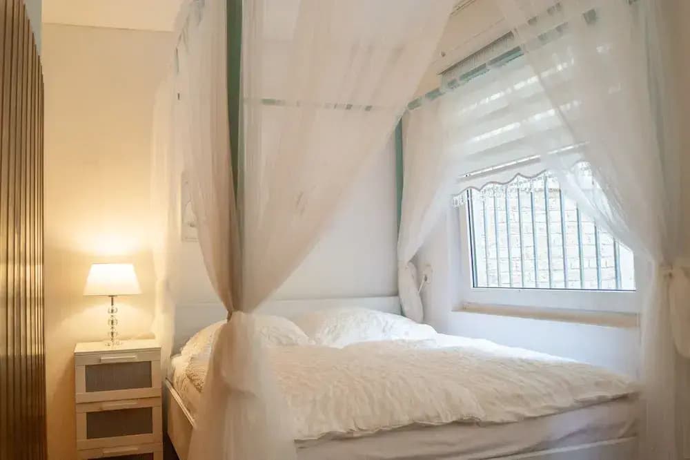 Timeless 2BR Near Downtown - photo 6