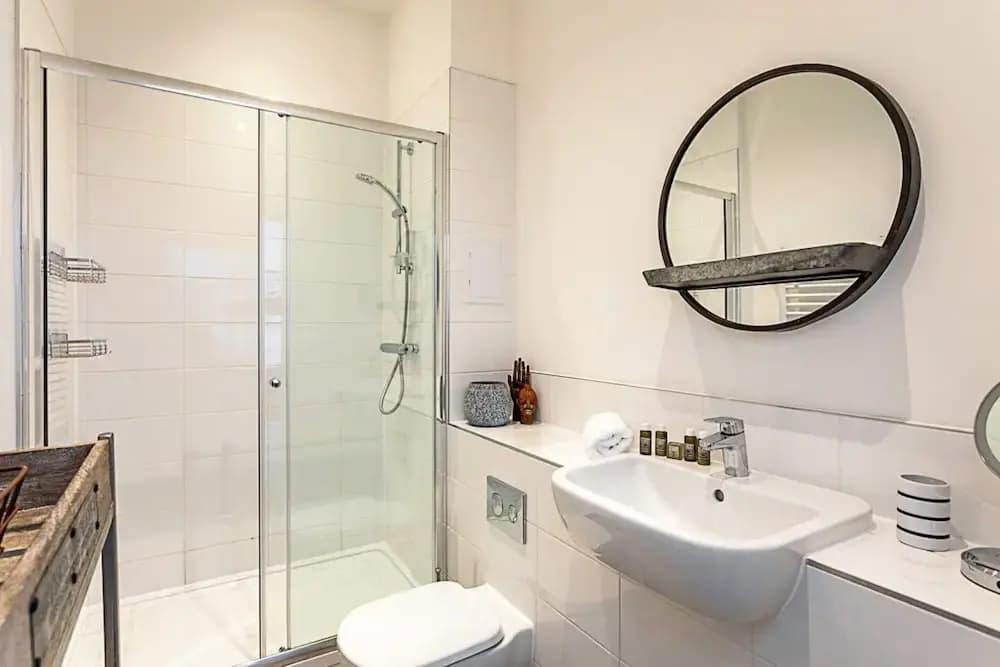 Contemporary Victorian Studio - photo 8