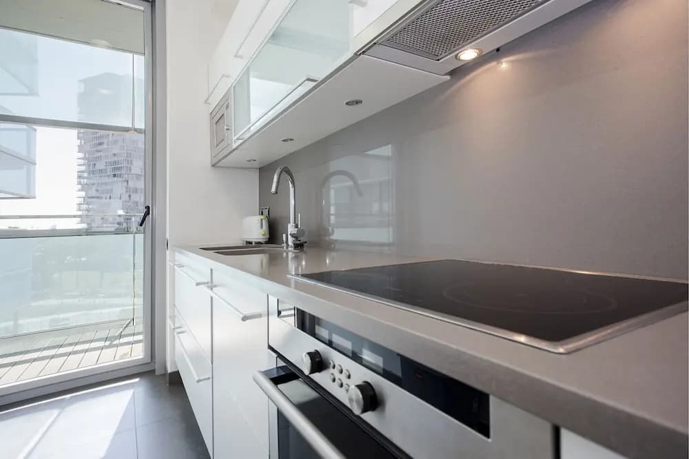 Unique Rentals - Seafront Lux Suite - photo 21