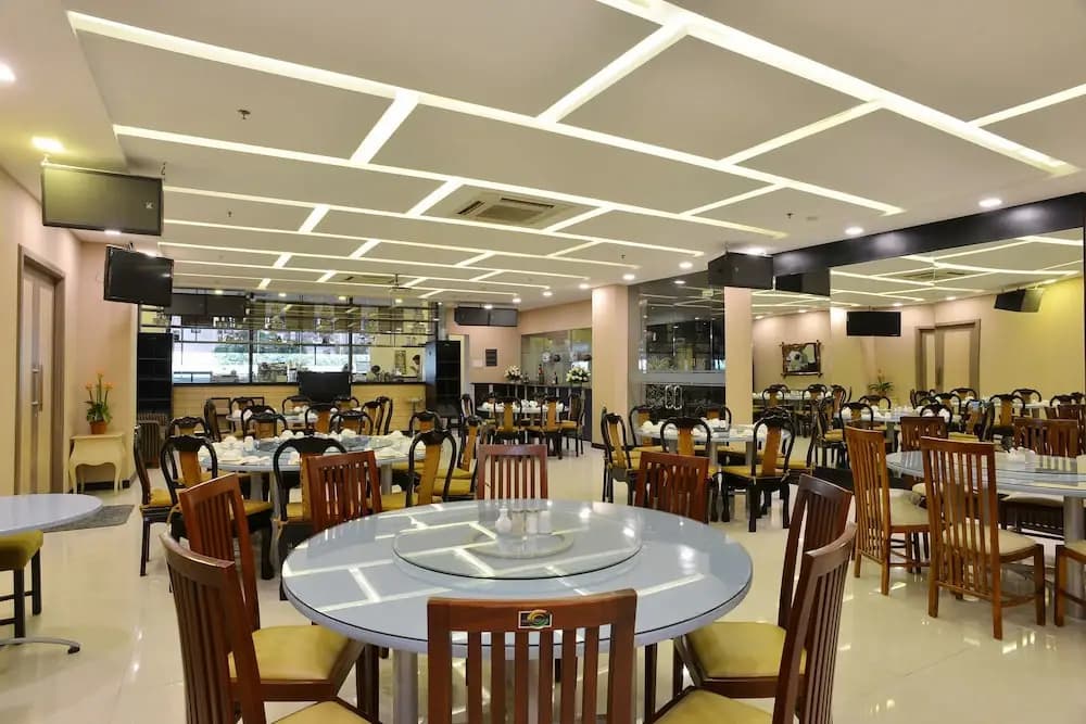 ZEN Rooms Basic Near Sunter Mall - photo 17