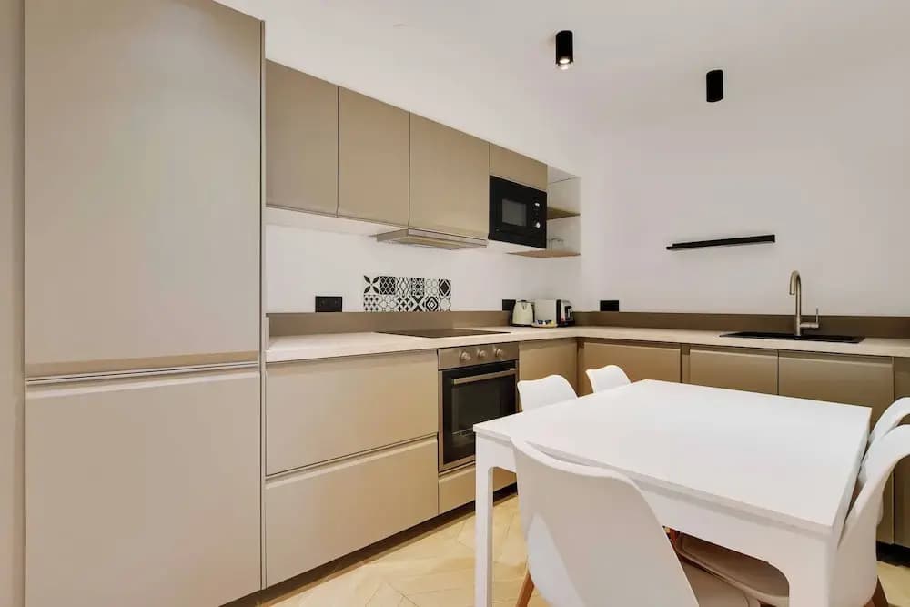 Eclectic Apartment - 2br/6p - Pl. Republique - photo 10