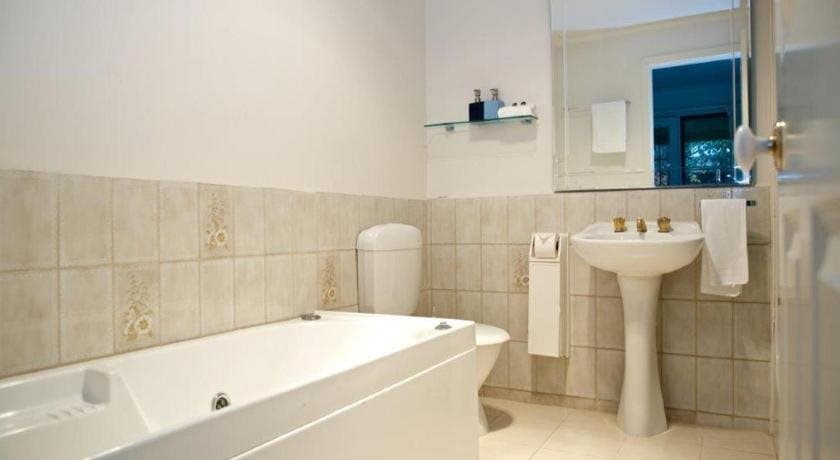 Yarra Glen Racecourse Apartments - photo 3
