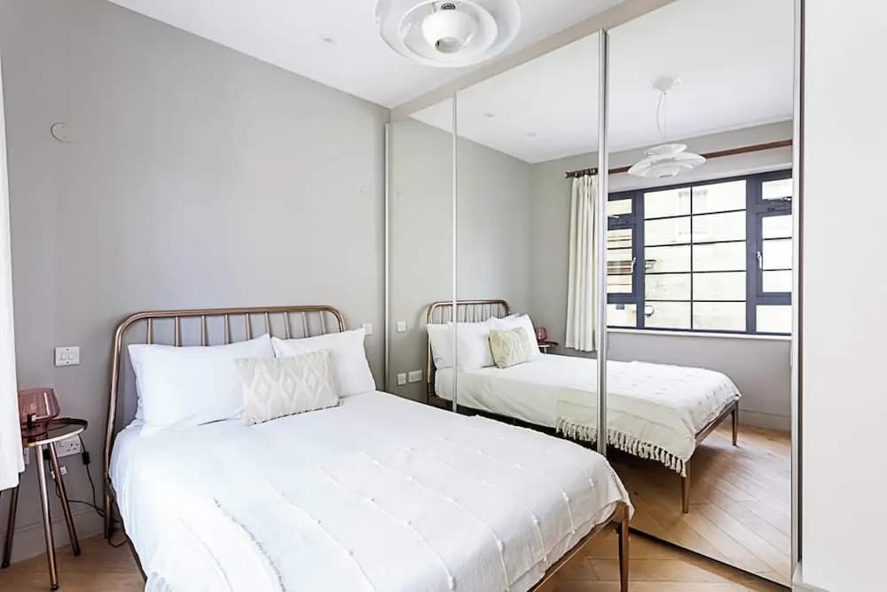 Modern Brentford Flat - photo 4