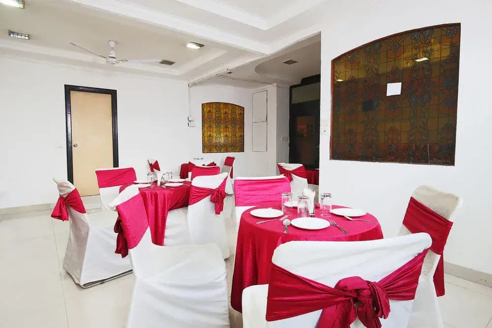 FabHotel Kailash Colony Metro Station - photo 13