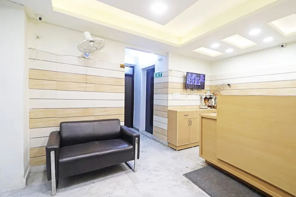 Mauryan Express Hotel Dashrathpuri Metro - photo 10