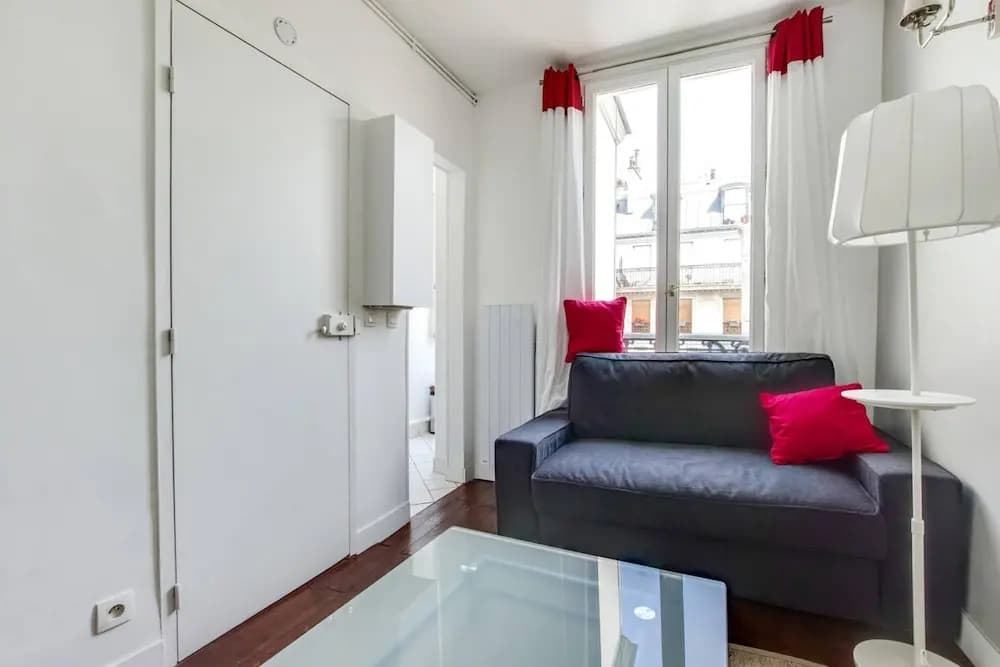 Quaint Apartment With Rooftop Views of Montmarte - photo 3