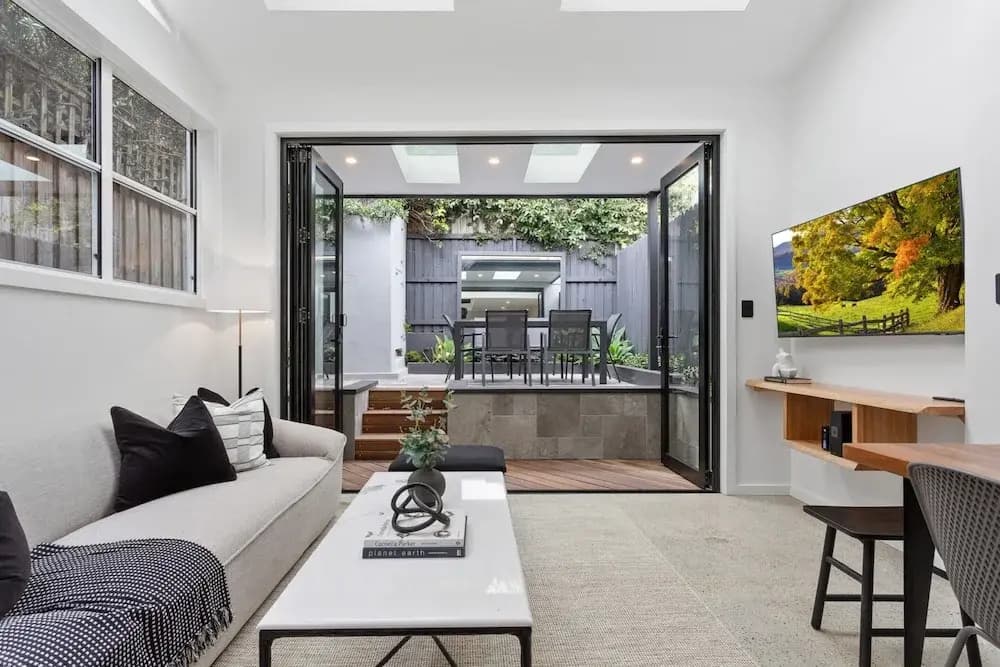 Charming 3-bed Cottage With a Courtyard - photo 6