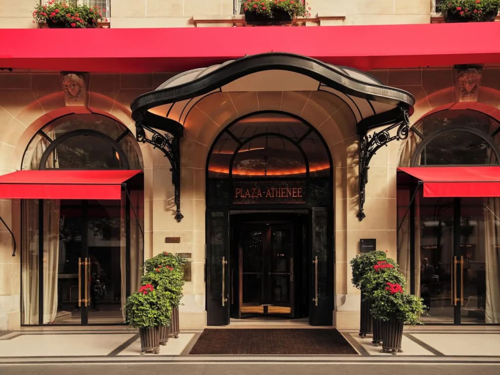 Plaza Athenee Hotel - photo 1