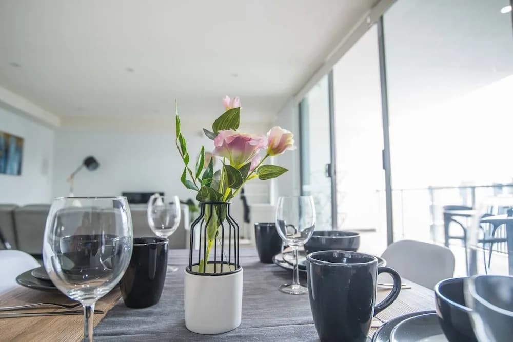 Stunning 1bed1bath Apartment@mascot - photo 3