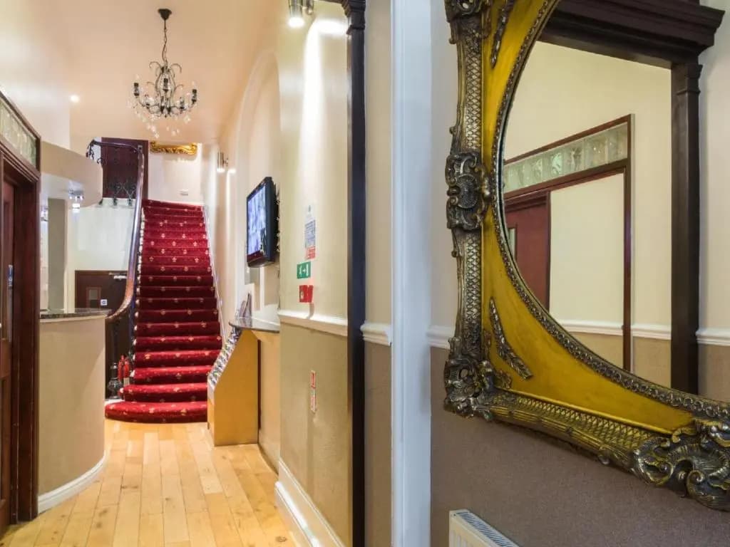 Notting Hill Gate Hotel - photo 2