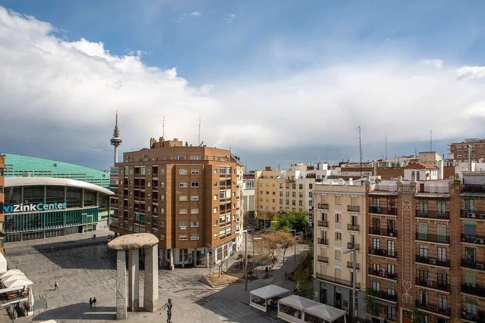 Beautiful 4 Bed 2 Bath Apt in Salamanca - photo 15