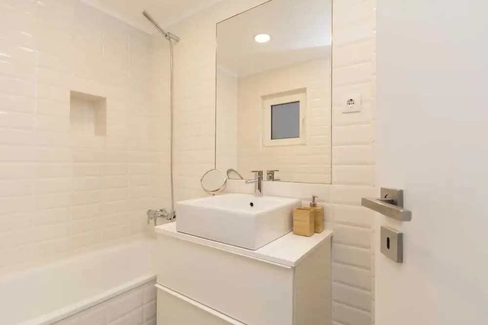Amazing 3-bedroom Apartment in City Center - Fits 8 - photo 7
