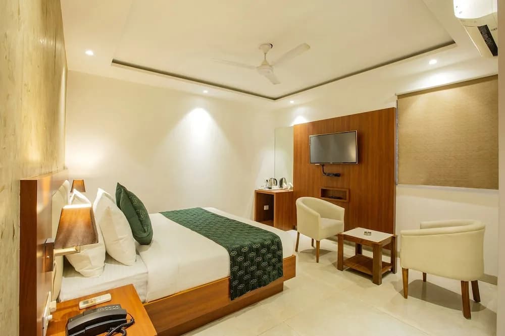 Fabhotel Skye Suites - photo 4