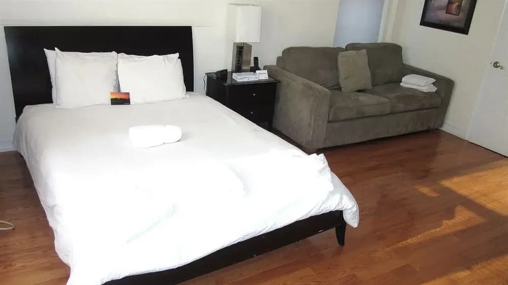 Central Park Apartments - photo 3