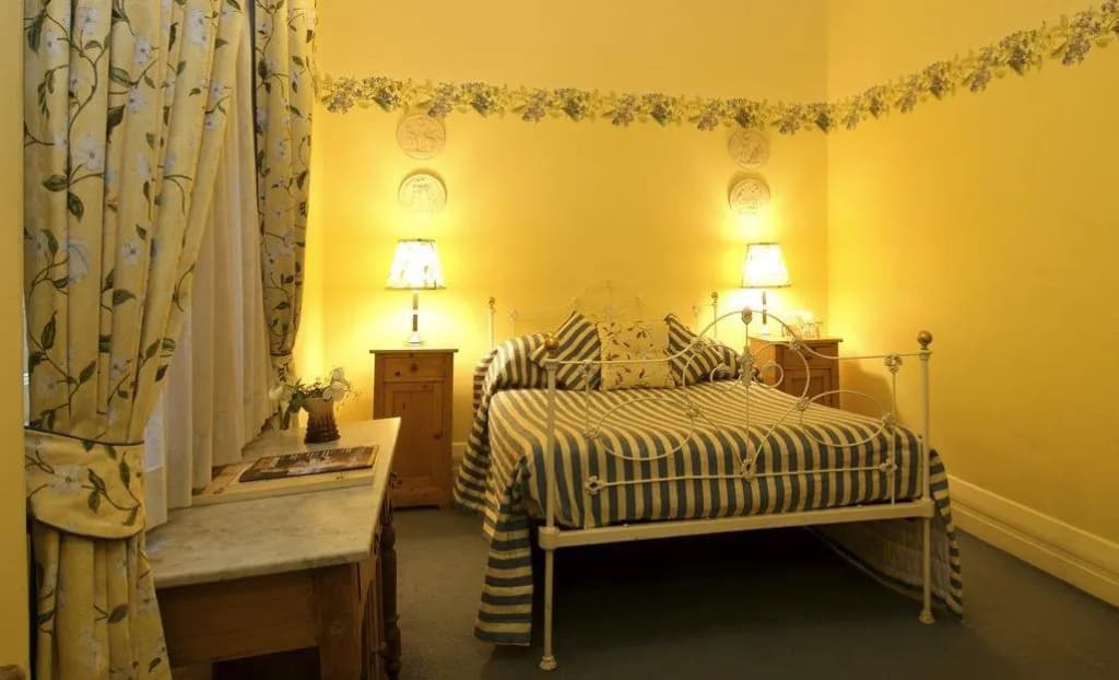 The Russell Boutique Hotel - photo 19