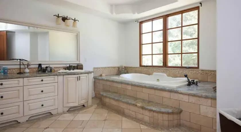 Encino 5 Bedroom House-Private Pool - photo 10