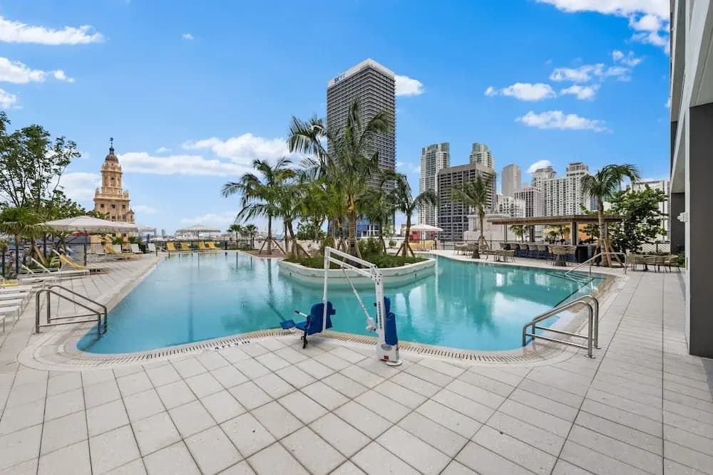 Elegant Studio with Panoramic City Views - photo 16