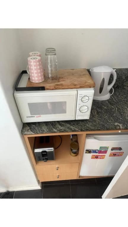 Acland Street Studio Apartment FREE PARKING - photo 7