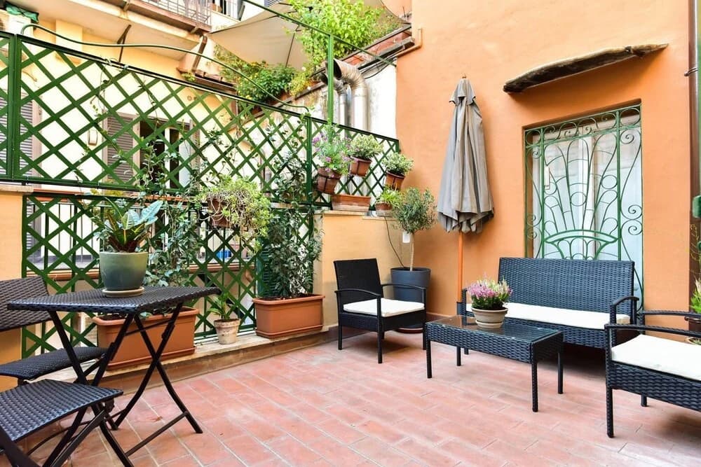 Spanish Steps Apartment with Terrace - photo 10