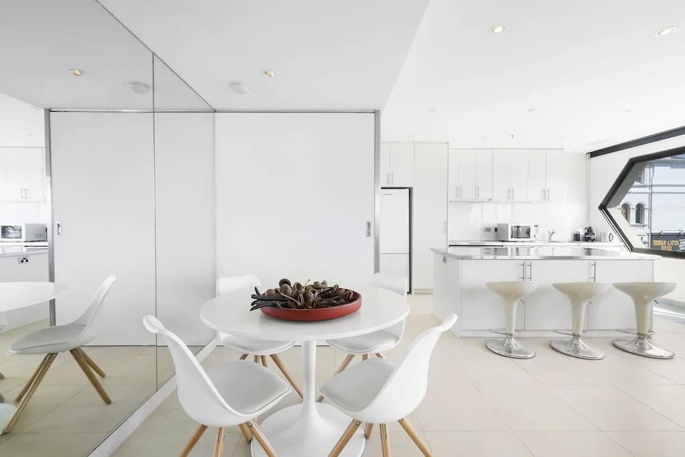 ELAINE, 2BDR St.Kilda Apartment - photo 9