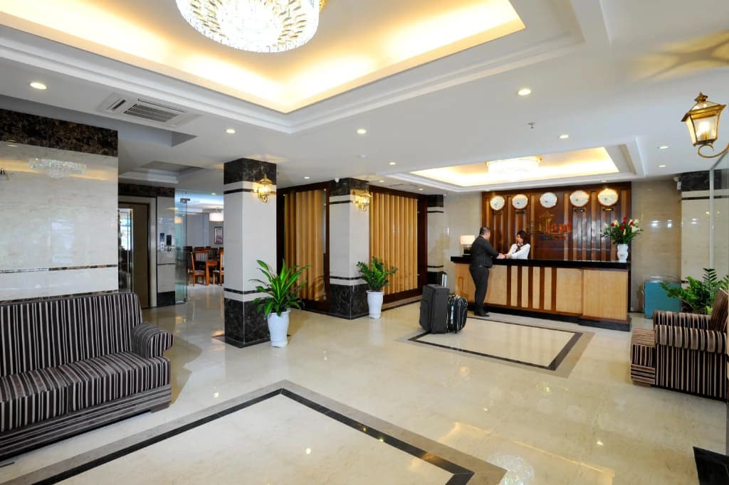 Gallant Hotel - photo 2