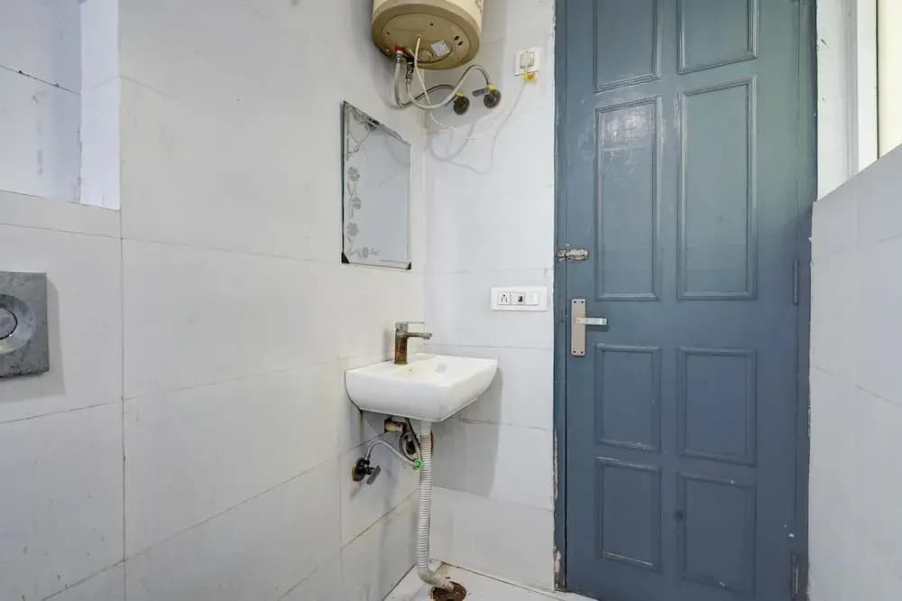 Hotel Twamev residency Uttam Nagar - photo 12