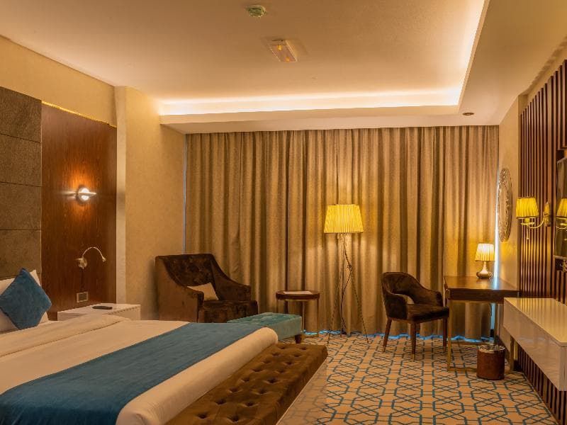 Royal Crown Hotel - photo 30