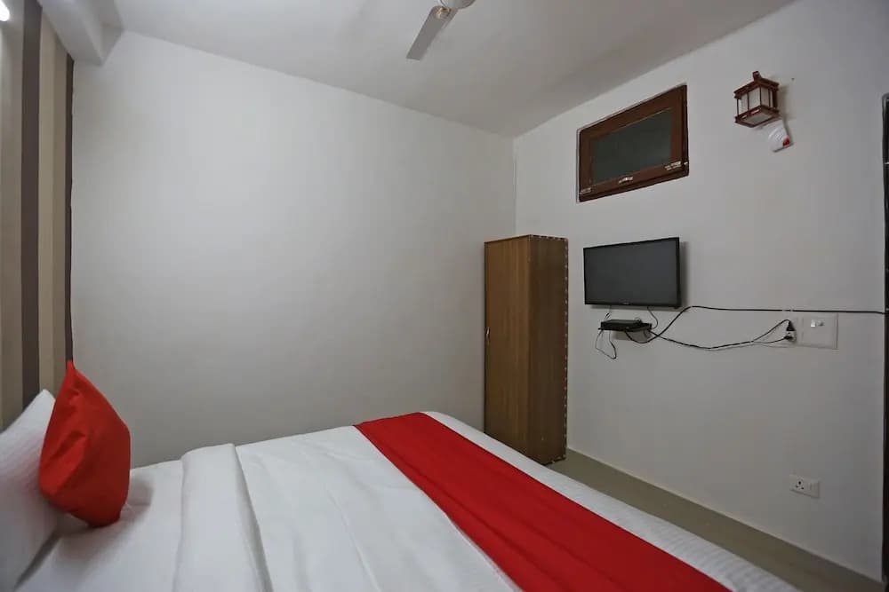 Retreat Inn by OYO Rooms - photo 1
