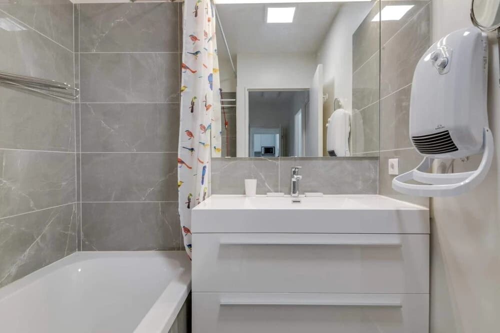 Chic and Luminous Apartment in Bastille - photo 8