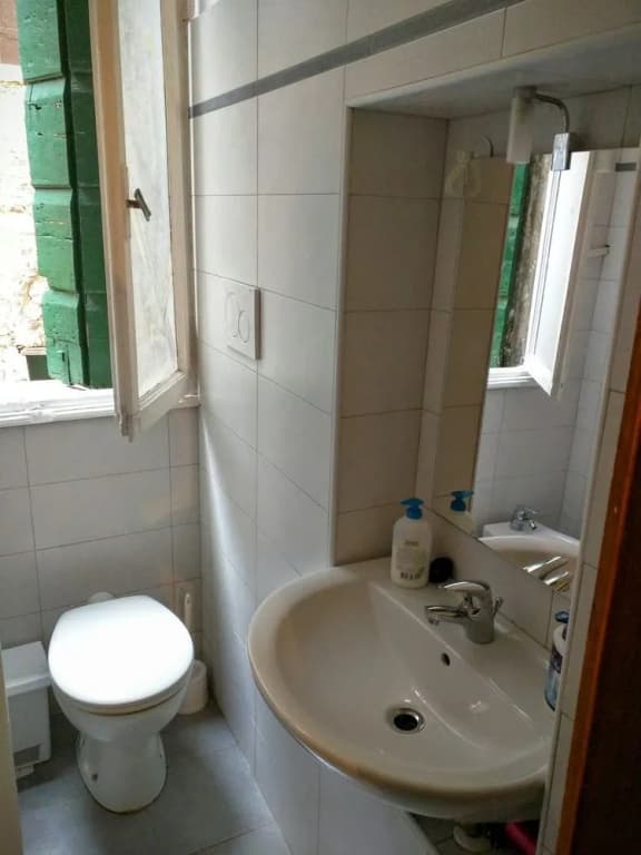 Venice Canal View Apartment - photo 9