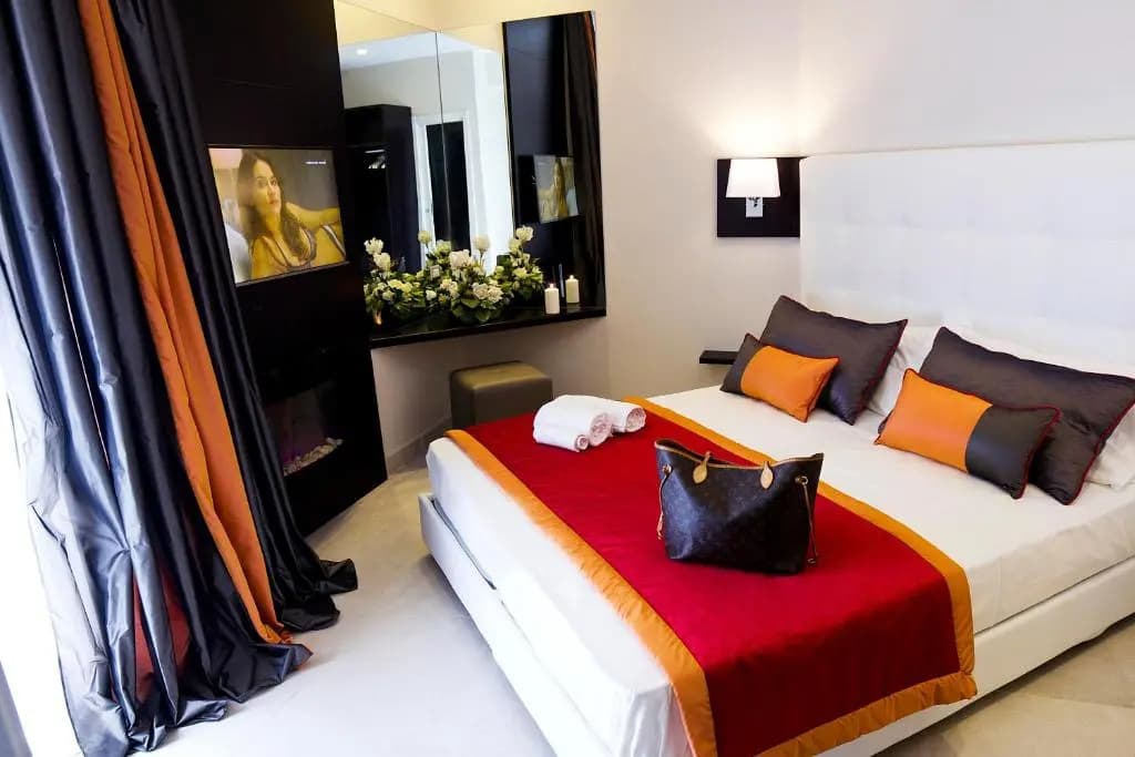 Roman Holidays Boutique - photo 4