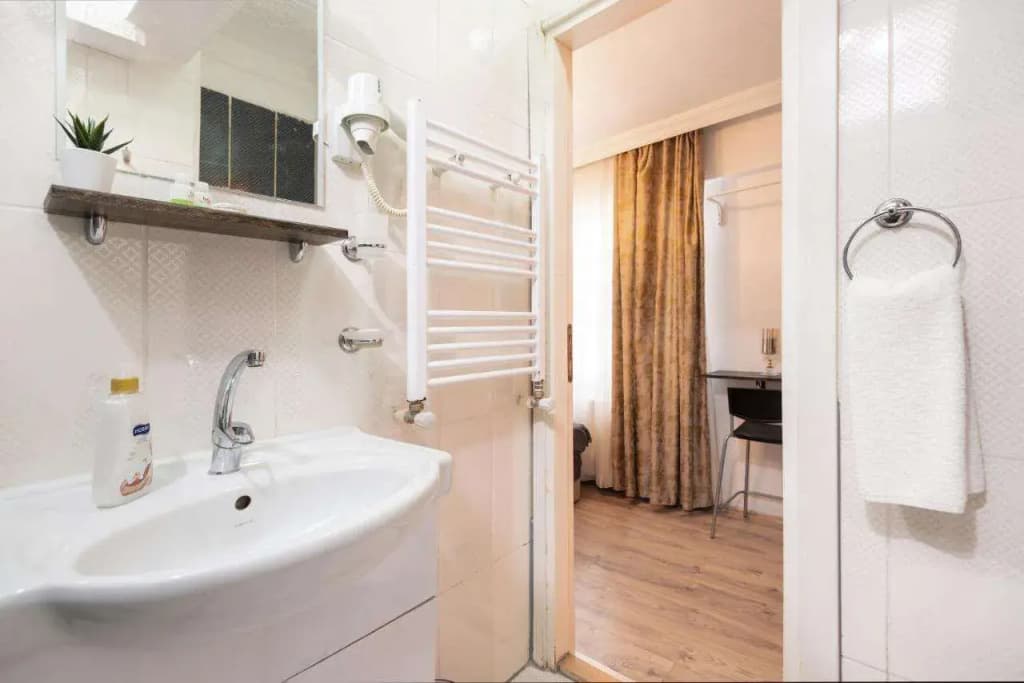 Walton Hotels Oldcity - photo 11
