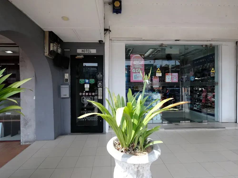 OYO 89590 Hotel Foong Inn - photo 1