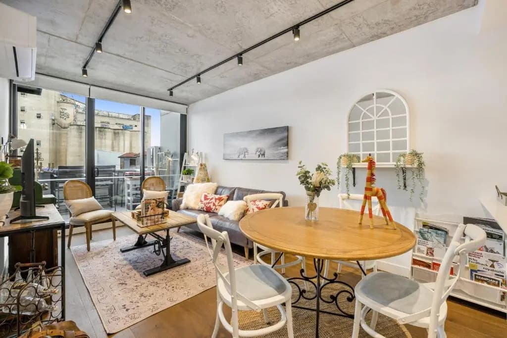 Luxury African themed apartment☆10min to MCG & Swan St☆On-site Parking☆Balcony☆Rooftop deck☆Gym☆ - photo 11