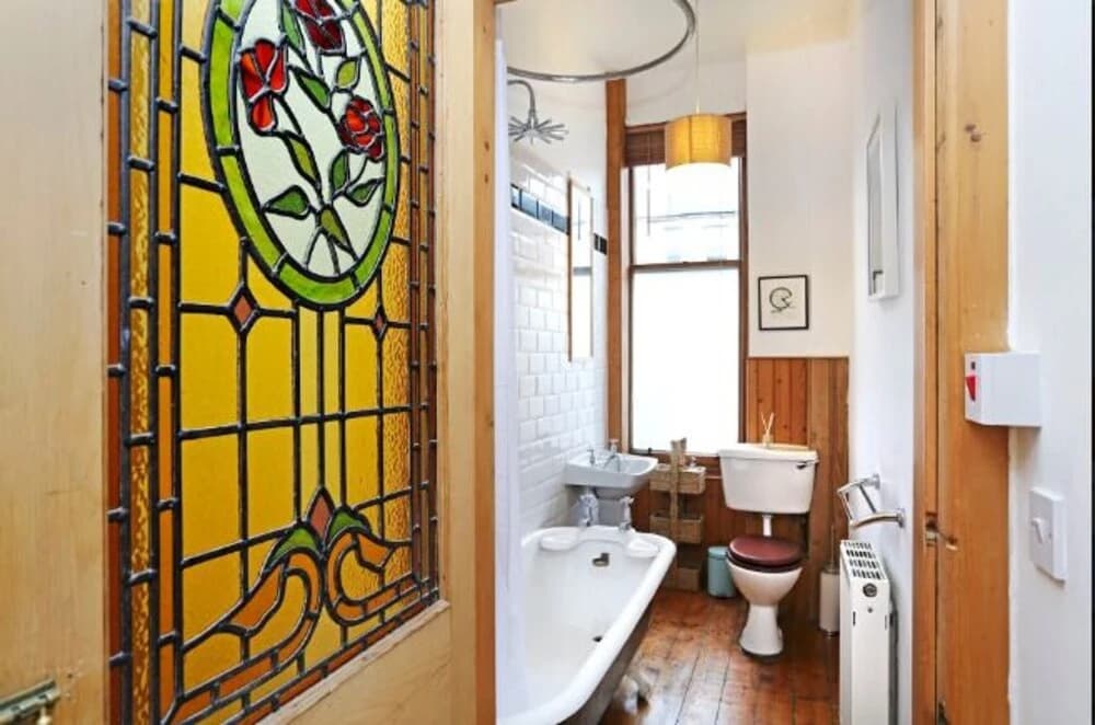 Traditional Scottish Flat with Fireplace - photo 9