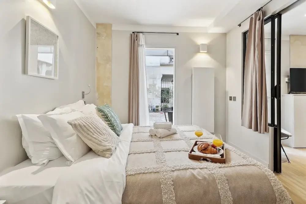 Chic 2BR 2BA near Place des Vosges - photo 2