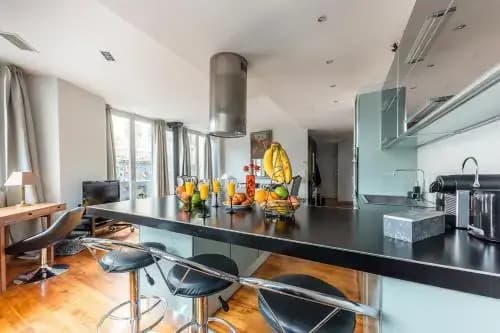 Typical Parisian Apartment- 70 Sqm - photo 1